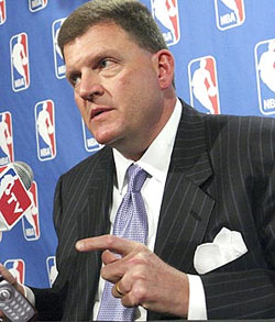 Bennett texts his co-owners during an October 2006 press conference.