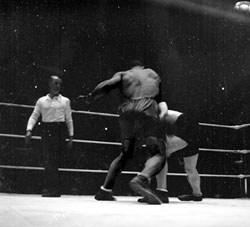 Roland Burris delivers a powerful blow to Senate Majority Leader Harry Reid before a sold-out crowd at the MGM Grand in Las Vegas.