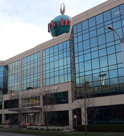 The P-I headquarters on Elliott Avenue boasts astounding views of the Puget Sound, the Olympic Mountains, and the Space Needle, plus it has that cool spinning globe thingy on top—a tempting combination that George Randolph Hearst, Jr. was unable to resist. The P-I headquarters on Elliott Avenue boasts astounding views of the Puget Sound, the Olympic Mountains, and the Space Needle, plus it has that cool spinning globe thingy on top—a tempting combination that George Randolph Hearst, Jr. was unable to resist.